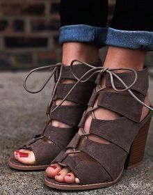 сандалии на шнуровке