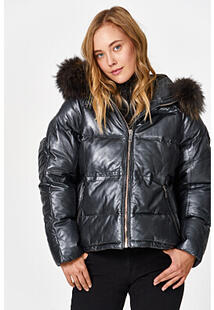 Утепленная кожаная куртка с отделкой мехом енота La Reine Blanche 351783