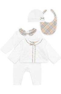Хлопковый комплект из пижамы с нагрудником и кардигана с шапкой Burberry 2307824