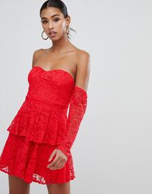 Кружевное платье с оборками и широким вырезом In The Style - Красный 1366591