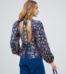 Блузка с высоким воротом и цветочным принтом Reclaimed Vintage Inspire 1337610