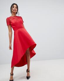 Красное платье миди с асимметричным краем и кружевными рукавами Chi Ch Chi Chi London 1333563