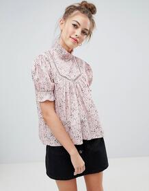 Блузка с цветочным принтом и оборками Wednesday's Girl - Розовый 1320877
