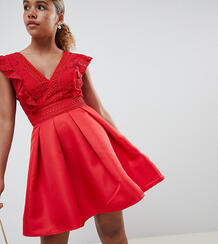 Короткое приталенное платье для выпускного с кружевным лифом и оборкам Little Mistress Petite 1277909