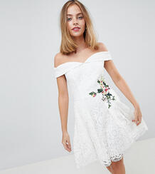Кружевное платье мини с открытыми плечами и цветочной вышивкой Little Little Mistress Petite 1026712
