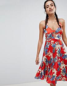 Платье миди с цветочным принтом и плиссированной юбкой Missguided 1262905