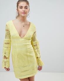 Кружевное платье мини с V-образным вырезом PrettyLittleThing - Желтый 1254292