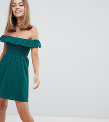 Платье с открытыми плечами и сборками Fashion Union Petite - Зеленый 1236172