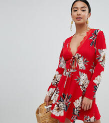 Платье с цветочным принтом Missguided Petite - Красный 1285342