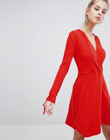 Приталенное платье с запахом Boohoo - Красный 1261820