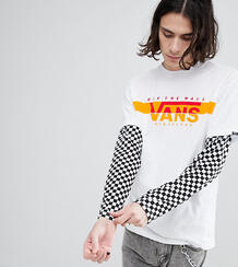 Белая двухслойная футболка с шахматным принтом на рукавах Vans эксклюз 1259836
