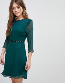 Короткое приталенное платье с отделкой люверсами New Look - Зеленый 1195682
