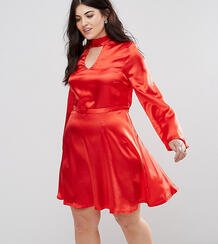 Атласное короткое приталенное платье с вырезом Club L Plus - Красный 1101885