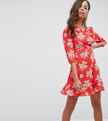 Платье с цветочным принтом и оборками New Look Petite - Красный 1185655