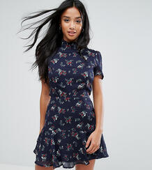 Чайное платье с высоким воротом и цветочным принтом в винтажном стиле Fashion Union Petite 1101736