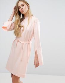 Платье с длинными рукавами и поясом на талии House Of Sunny - Розовый 973154