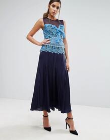 Плиссированное платье миди с кружевной вставкой контрастного цвета Thr Three Floor 1002733