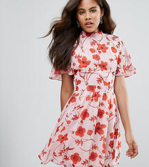 Платье с цветочным принтом и открытой спиной Missguided Tall - Розовый 1130710