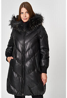 Кожаное пальто с отделкой мехом енота Vericci 350436