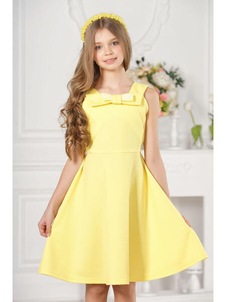 Желтое платье девочки