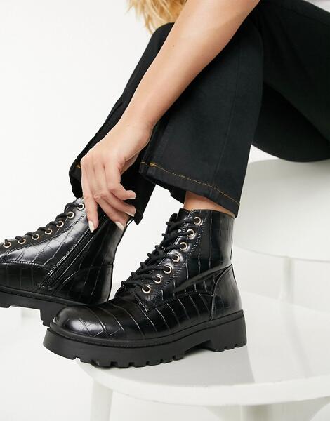 Черные ботинки с эффектом крокодиловой кожи на плоской массивной подошве и со шнуровкой -Черный New Look 10972541