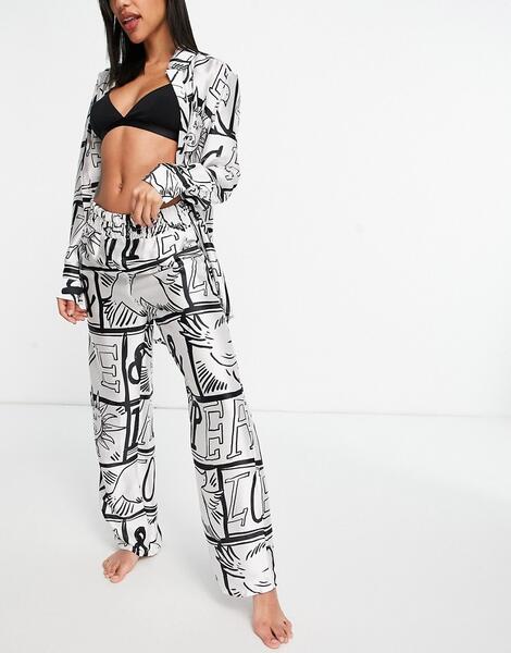 Пижамный премиум-комплект с принтом "Love & Peace" из атласной рубашки в стиле oversized и брюк с присборенным поясом черного и белого цветов -Multi ASOS DESIGN 11529490
