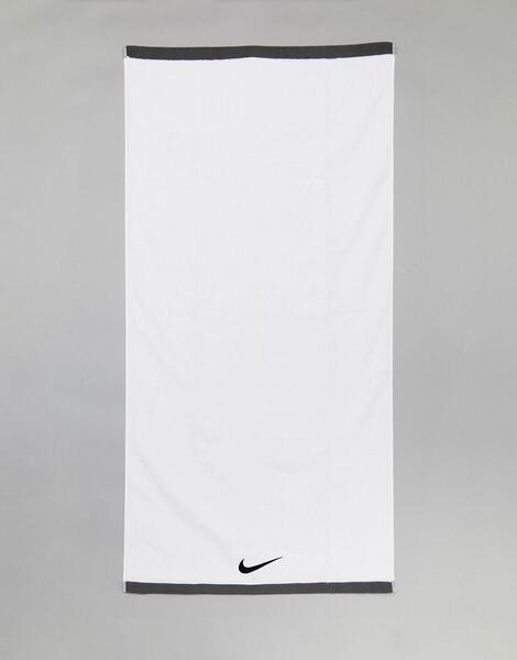 Большое белое полотенце Nike Training fundamental n.et.17.101.lg 1237827