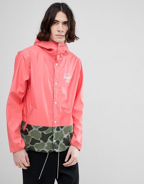 Розовая непромокаемая куртка с капюшоном и камуфляжным принтом Hersche Herschel Supply Co. 1241655