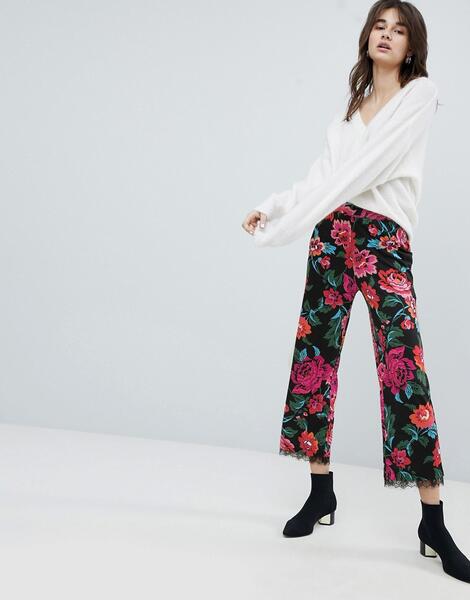 Трикотажные брюки с цветочным принтом и кружевным низом ASOS - Мульти ASOS DESIGN 1229178