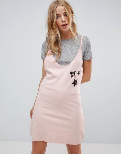 Платье-комбинация с нижней футболкой и нашивками Minkpink - Розовый 1070215