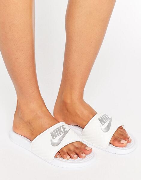 Белые шлепанцы с логотипом Nike Benassi - Черный 923693